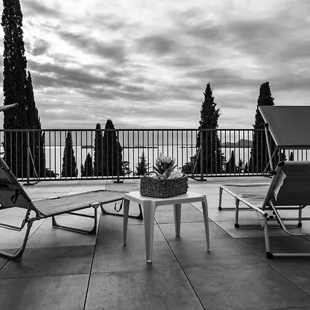 Monolocale Al Vittoriale Con Piscina Gardone Riviera