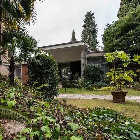 Monolocale Al Vittoriale Con Piscina Daire